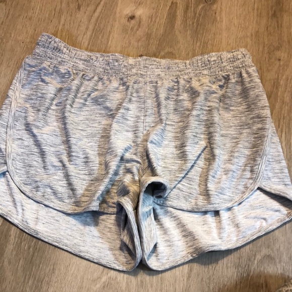 🔥2 for $10🔥 Old Navy active shorts - Picture 1 of 2